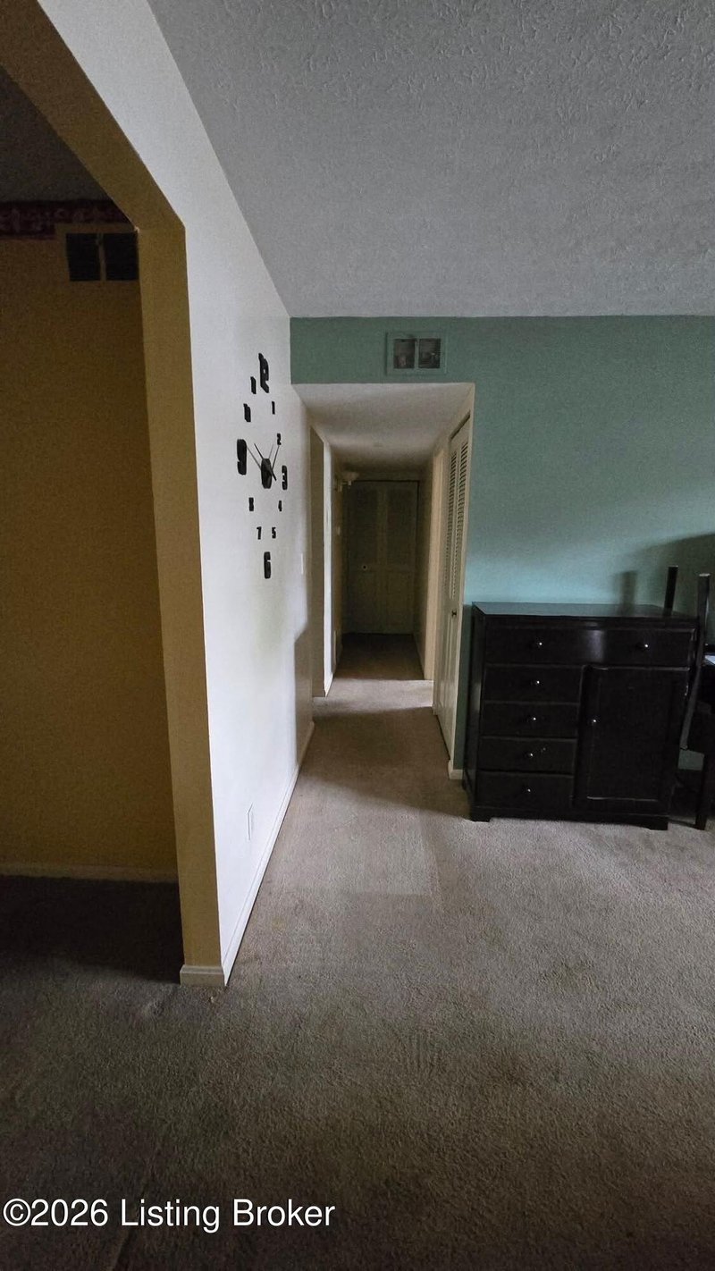 306 Chanel Ct #APT 4, Louisville, KY 40218