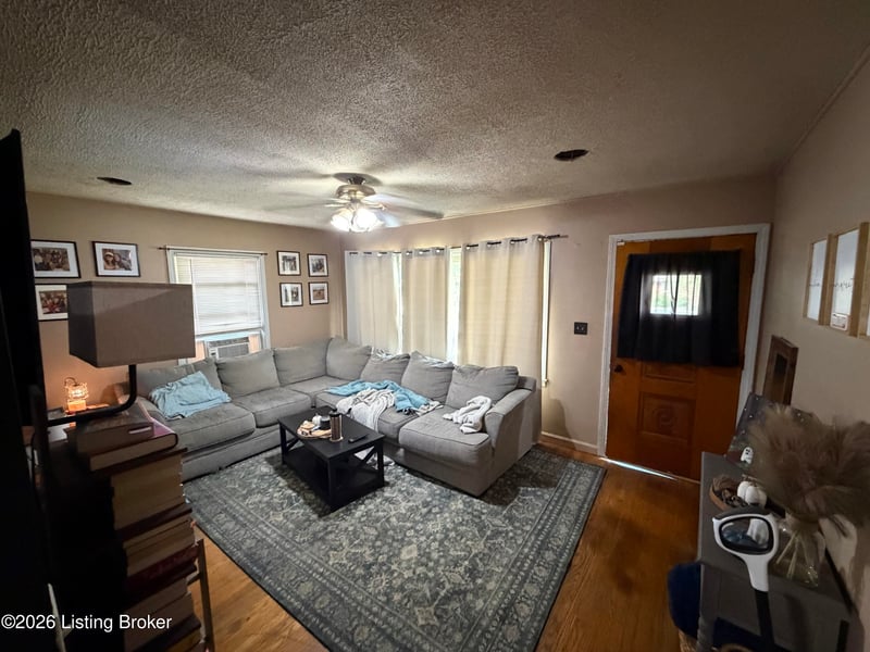 310 Chieftain Dr, Louisville, KY 40118
