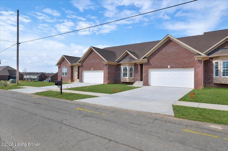 310 Christman Ln #B, Shepherdsville, KY 40165