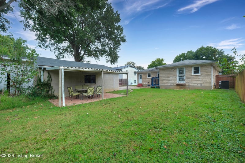 3102 Flair Knoll Dr, Louisville, KY 40216