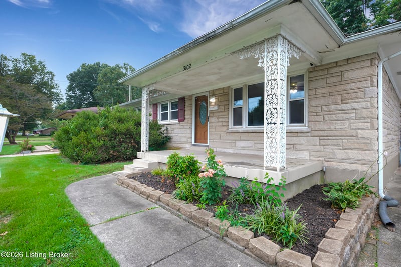 3102 Flair Knoll Dr, Louisville, KY 40216