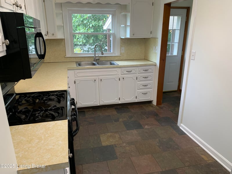 311 Maple Ct, La Grange, KY 40031