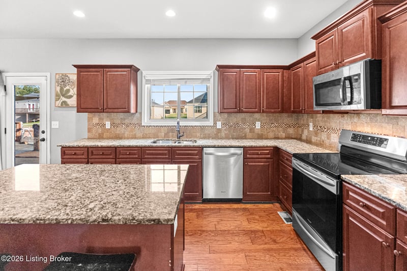 311 Merlot Ct, Vine Grove, KY 40175