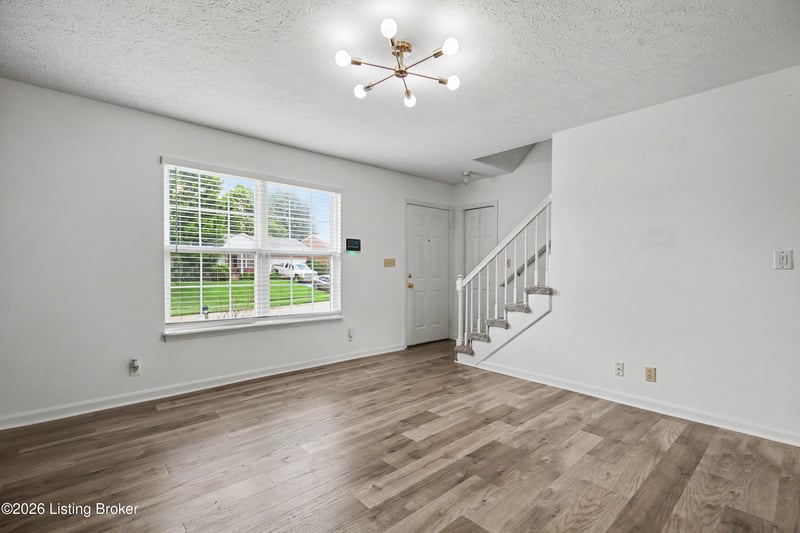 3112 Pine Trace Ct, Louisville, KY 40272