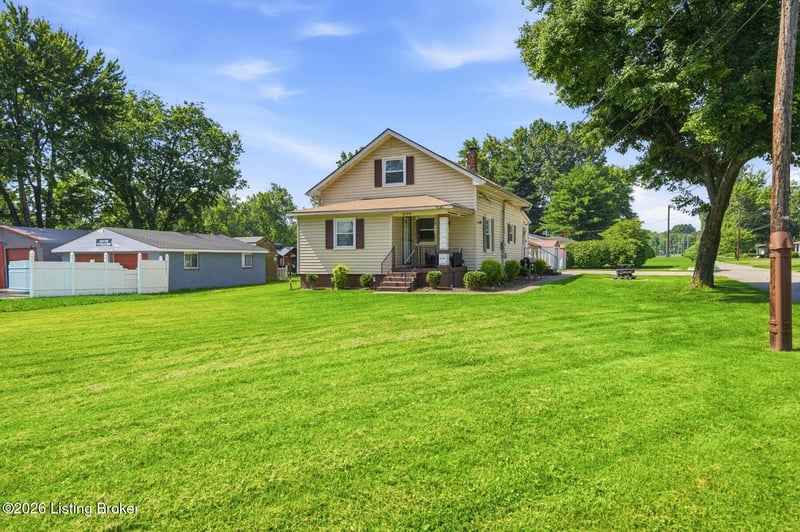 3120 S Crums Ln, Louisville, KY 40216