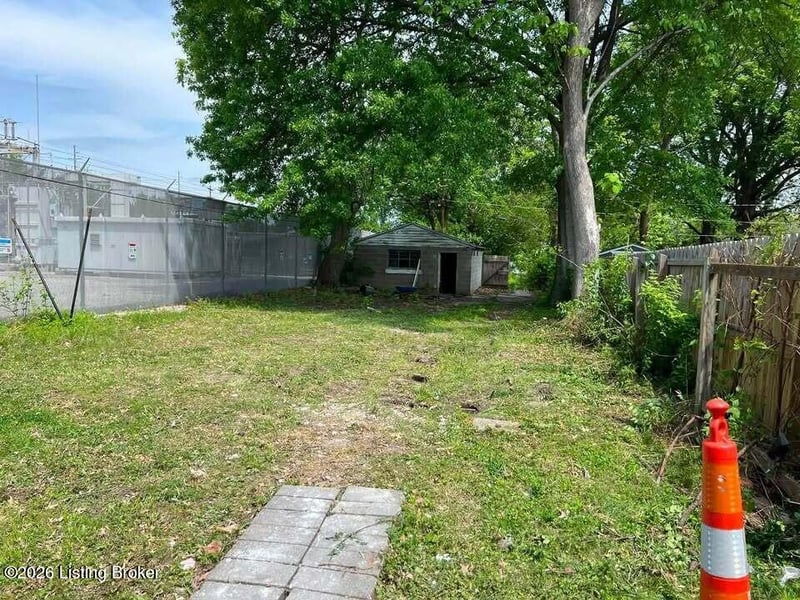 3133 Del Park Ter, Louisville, KY 40211