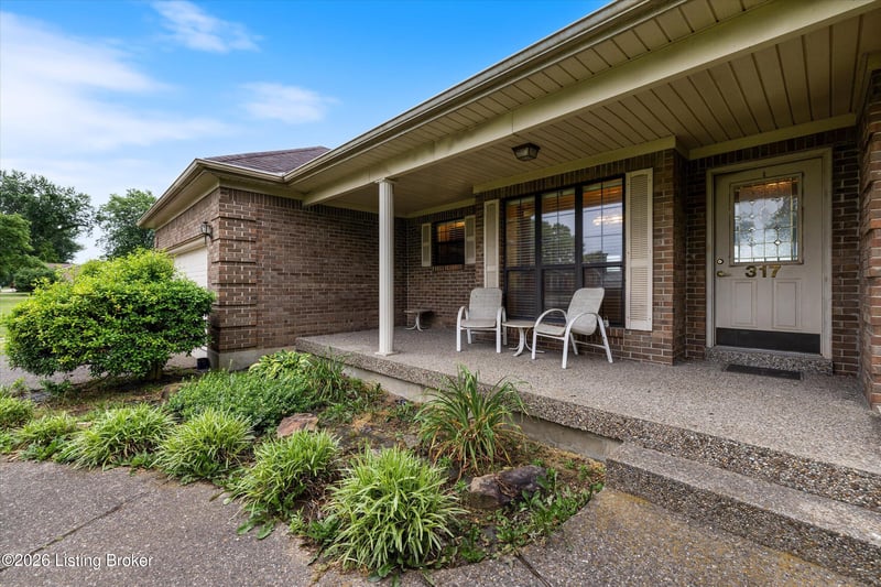 317 Centerview Dr, Shepherdsville, KY 40165