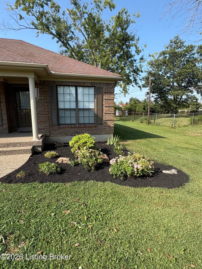 317 Centerview Dr, Shepherdsville, KY 40165