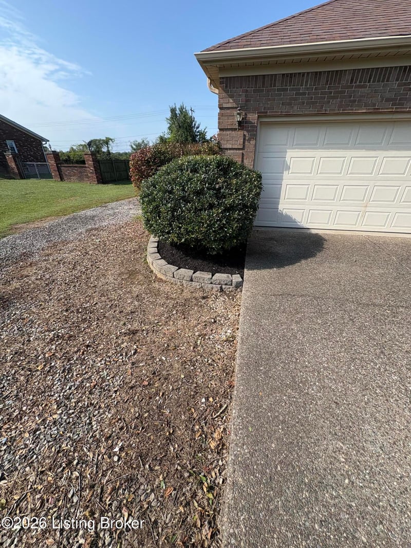 317 Centerview Dr, Shepherdsville, KY 40165