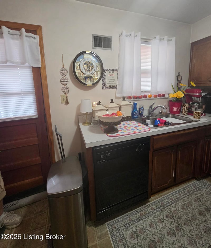 3205 Orchard Manor Cir, Louisville, KY 40220