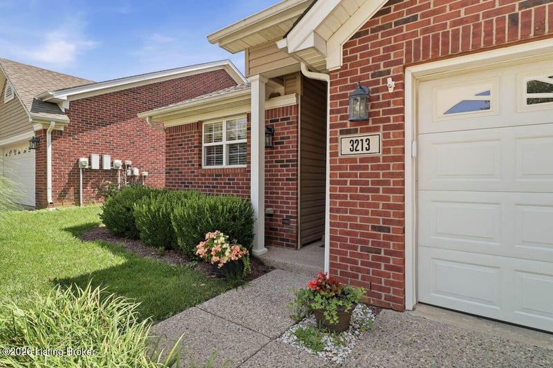 3213 Stony Farm Dr, Louisville, KY 40299