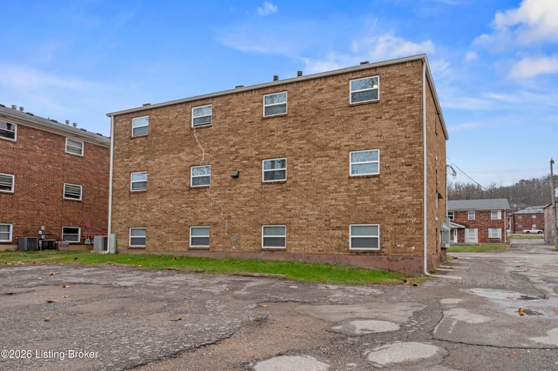 3217 Fordhaven Rd, Louisville, KY 40214