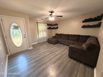 322 Gentry Ln, Mt Washington, KY 40047