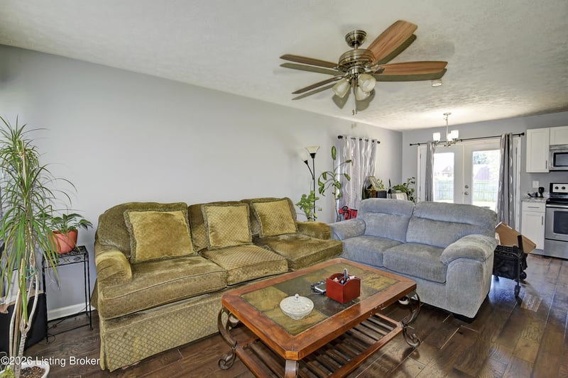 323 Meadowood Rd, Louisville, KY 40229