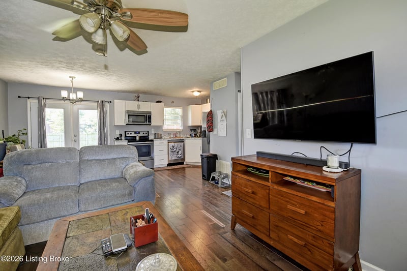 323 Meadowood Rd, Louisville, KY 40229