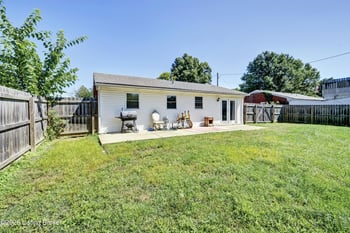 323 Meadowood Rd, Louisville, KY 40229