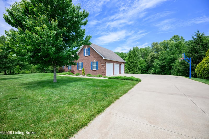 330 Stonebriar Dr, Elizabethtown, KY 42701