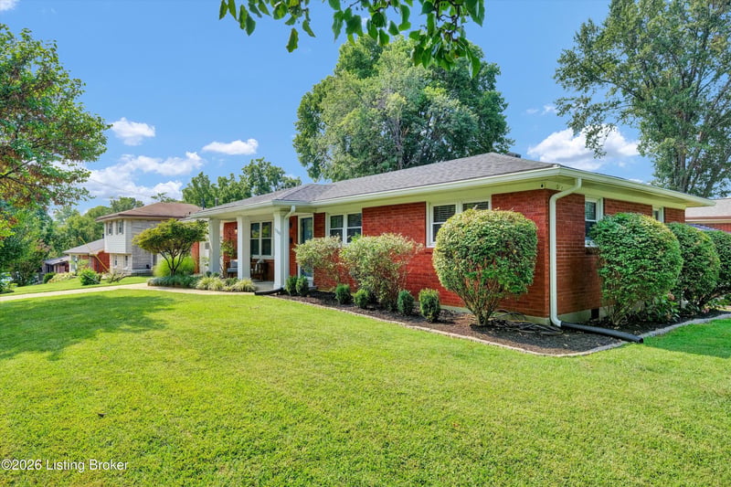 3300 Startan Ct, Louisville, KY 40220