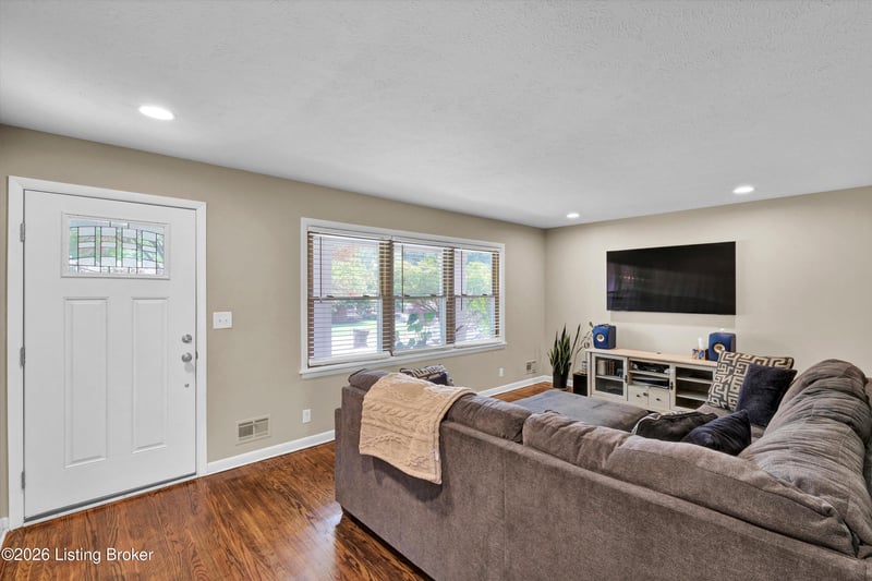 3300 Startan Ct, Louisville, KY 40220