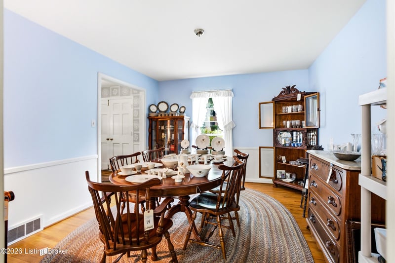 3304 Pineneedle Ln, Louisville, KY 40241