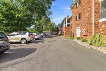 3306 Colonial Manor Cir #6B, Louisville, KY 40218