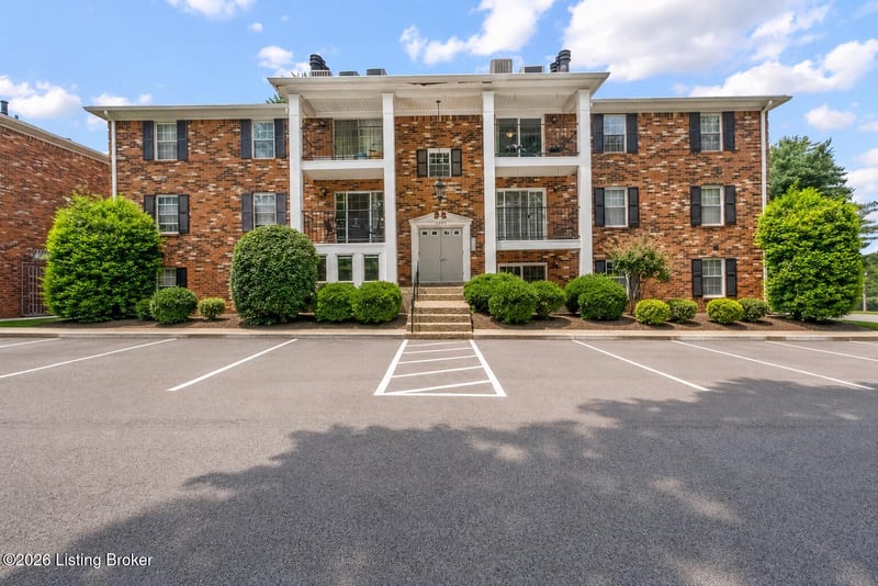 3307 Colonial Manor Cir #6B, Louisville, KY 40218