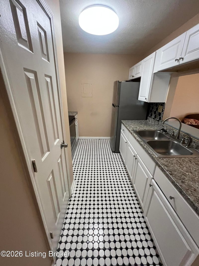 3312 Colonial Manor Cir #6A, Louisville, KY 40218