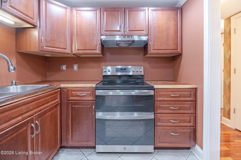 332 El Conquistador Pl, Louisville, KY 40220