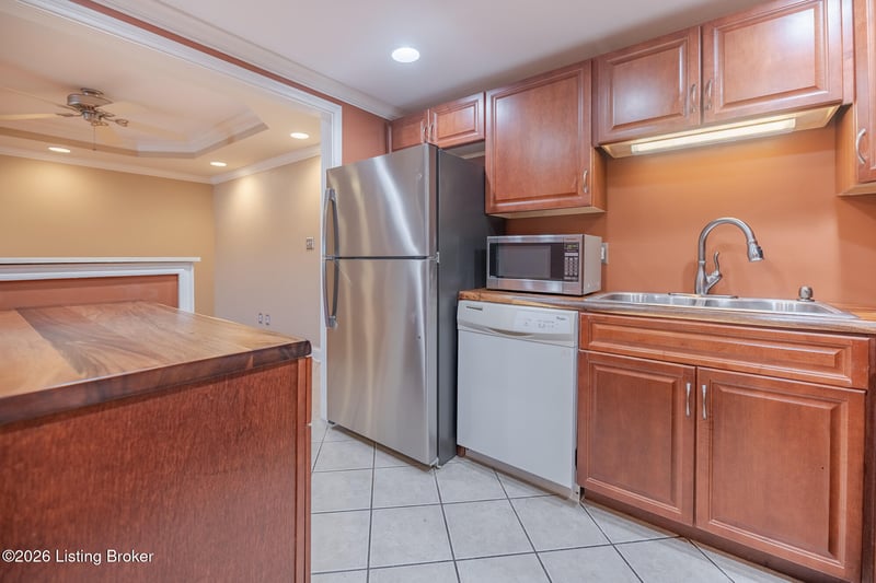 332 El Conquistador Pl, Louisville, KY 40220