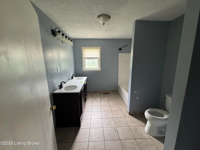 3327 Algonquin Pkwy, Louisville, KY 40211