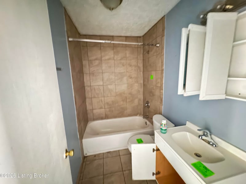 3327 Algonquin Pkwy, Louisville, KY 40211
