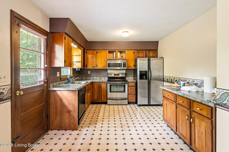 3329 Frontier Trl, Louisville, KY 40220