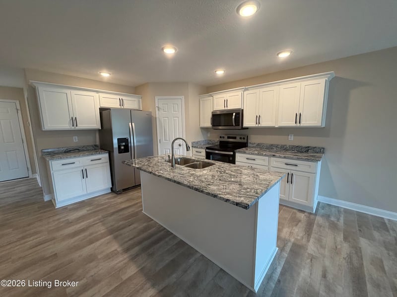 338 Breckinridge Cir, Vine Grove, KY 40175