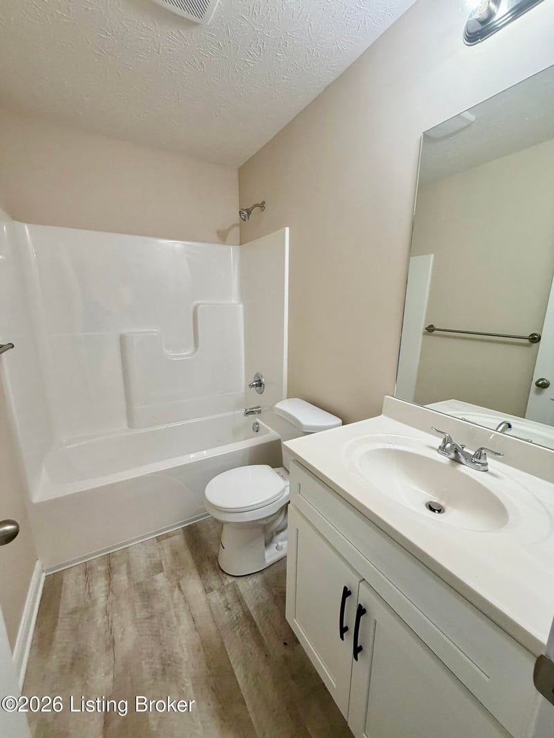 338 Breckinridge Cir, Vine Grove, KY 40175