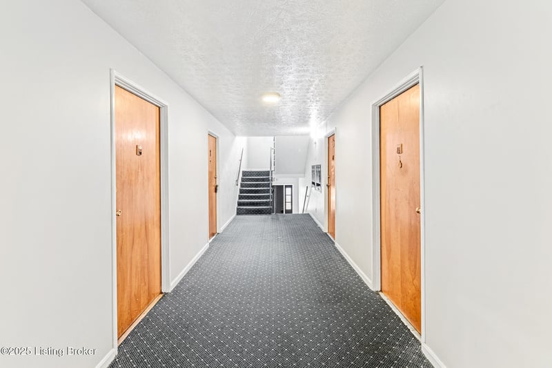 3400 Lesway Ct, Louisville, KY 40220
