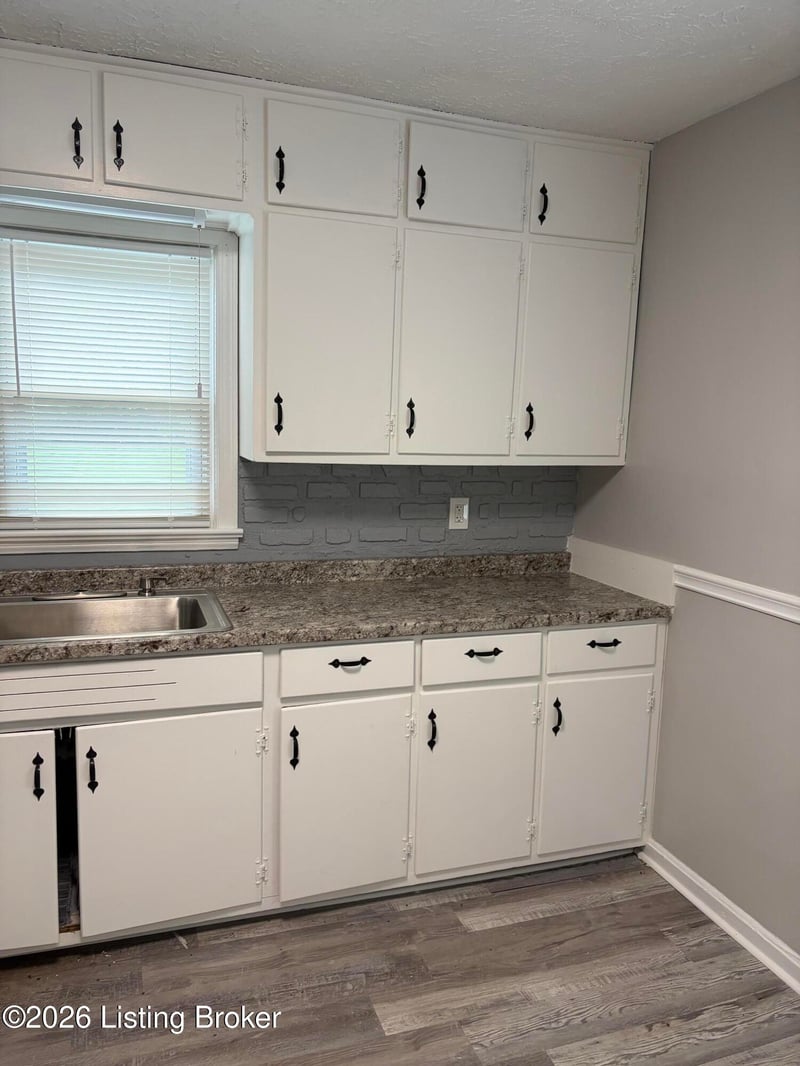 3403 Lees Ln, Louisville, KY 40216
