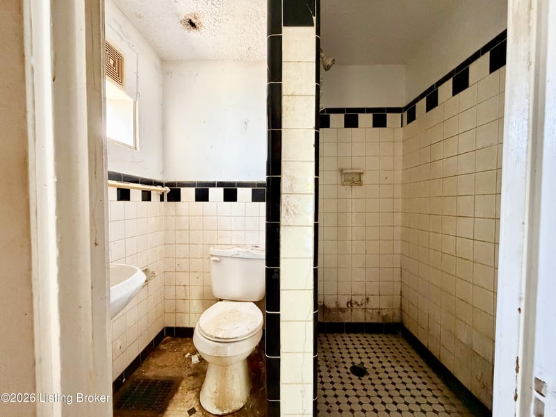3414 W Market St, Louisville, KY 40212