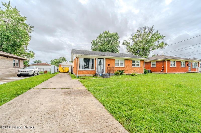 3416 E Indian Trl, Louisville, KY 40213