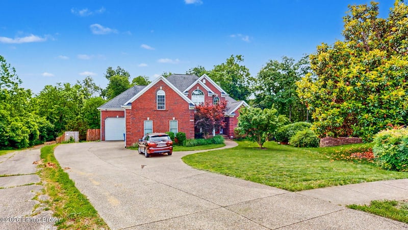 3416 Tucker Wood Ln, Louisville, KY 40299