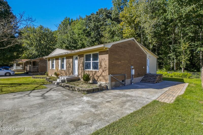 3419 Bonaventure Blvd, Louisville, KY 40219