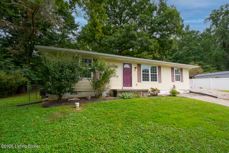344 Lake Elmo Rd, Brooks, KY 40109
