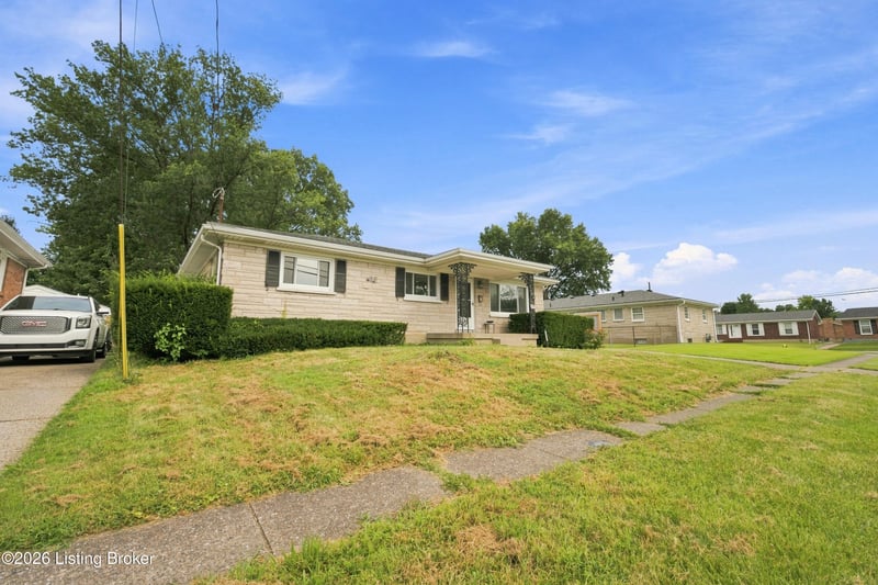 3455 Heatherfield Dr, Louisville, KY 40216