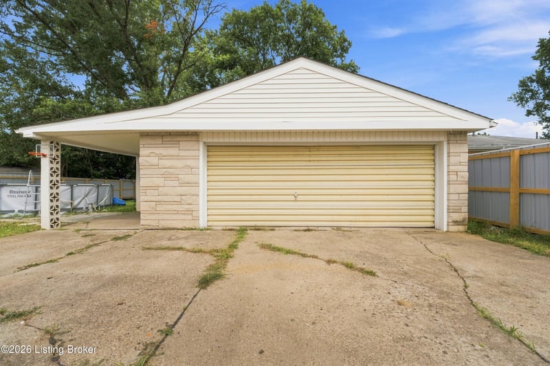3455 Heatherfield Dr, Louisville, KY 40216