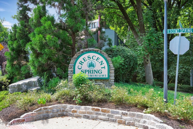 348 Crescent Spring Dr, Louisville, KY 40206