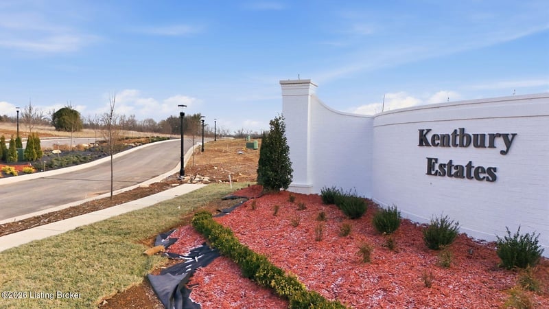 35 Littlecote Ln, Louisville, KY 40245
