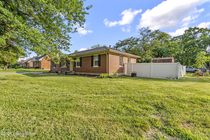 3500 Tyrone Dr, Louisville, KY 40218
