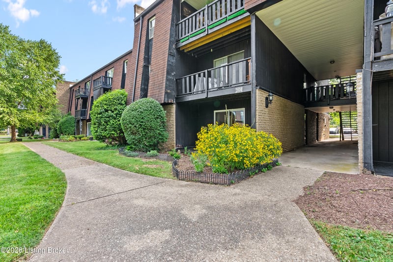 3504 Lodge Ln #APT 131, Louisville, KY 40218