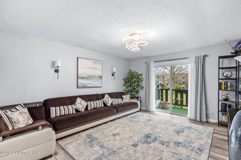 3505 Lodge Ln #APT 212, Louisville, KY 40218