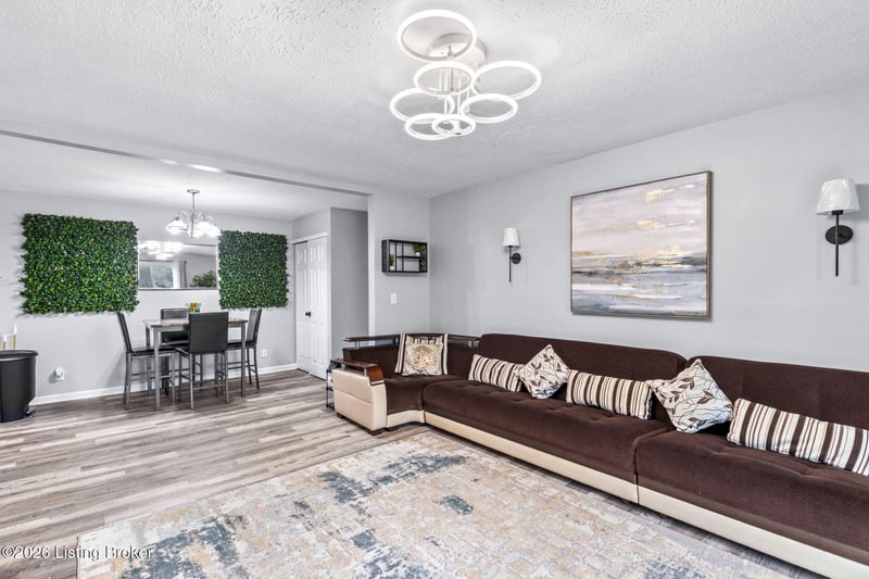 3505 Lodge Ln #APT 212, Louisville, KY 40218