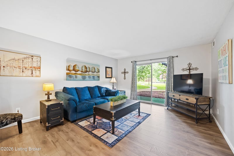 3508 Lodge Ln #123, Louisville, KY 40218